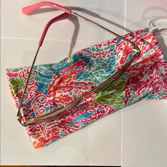 Lilly Pulitzer Bundle includes Vibrant Pink and Blue Tote Bag and Sunglasses - Picture 7 of 9